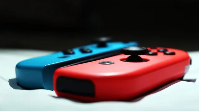 Gaming stacjonarny i mobilny – jaką konsole Nintendo Switch wybrać?