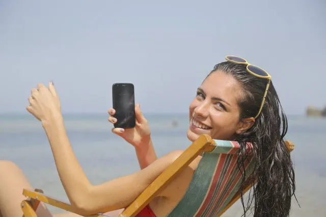 Chłodzenie telefonu - jak schłodzić urządzenie w upalne dni i zabezpieczyć baterię?