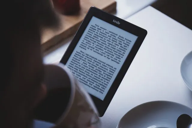 Jak otworzyć plik ACSM: Konwersja do formatów czytników e-booków